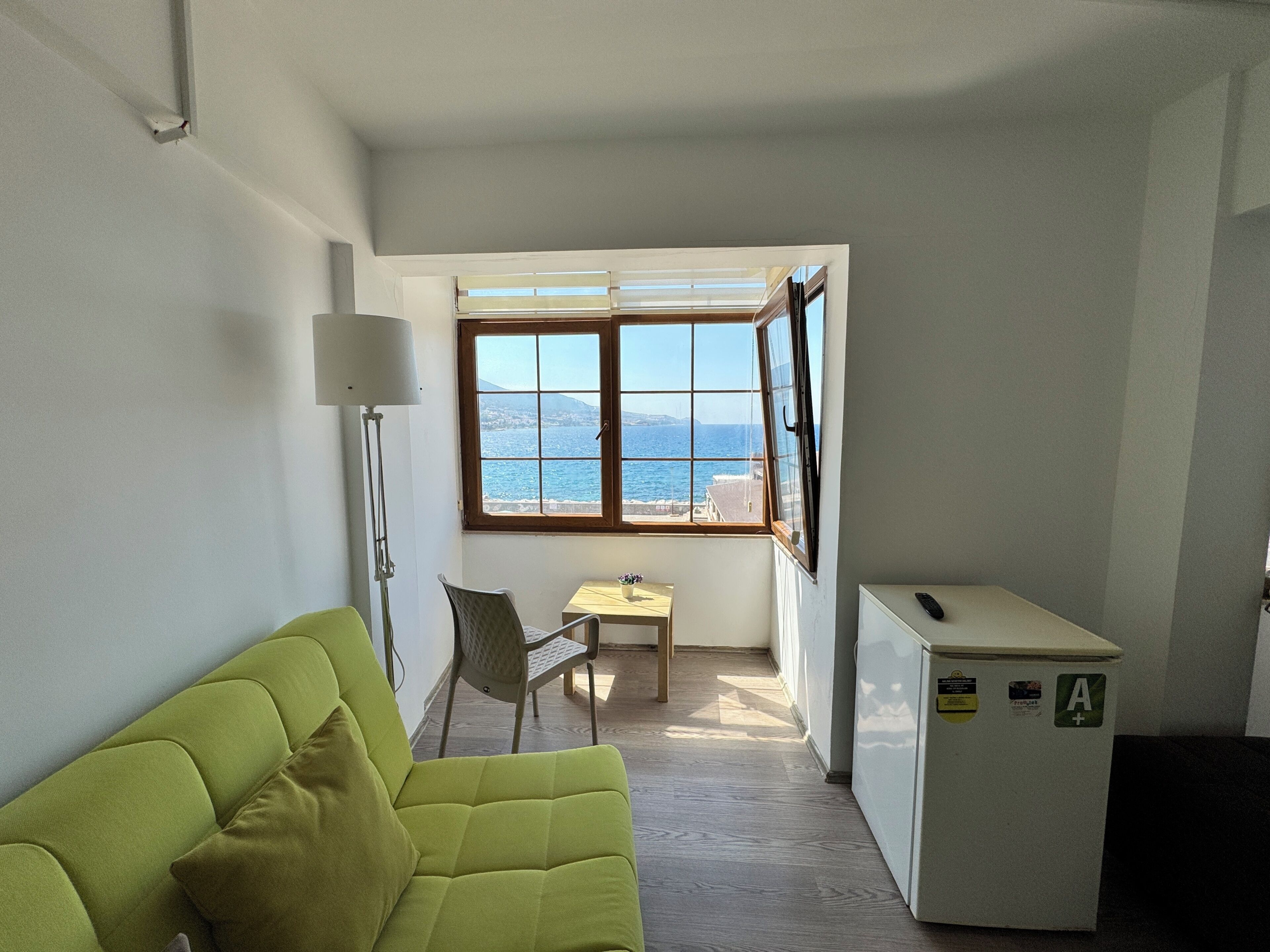 Deluxe Room, Sea View | Laptop workspace, free WiFi