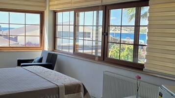 Habitación Deluxe, vistas al mar | Espacio para trabajar con un portátil y wifi gratis