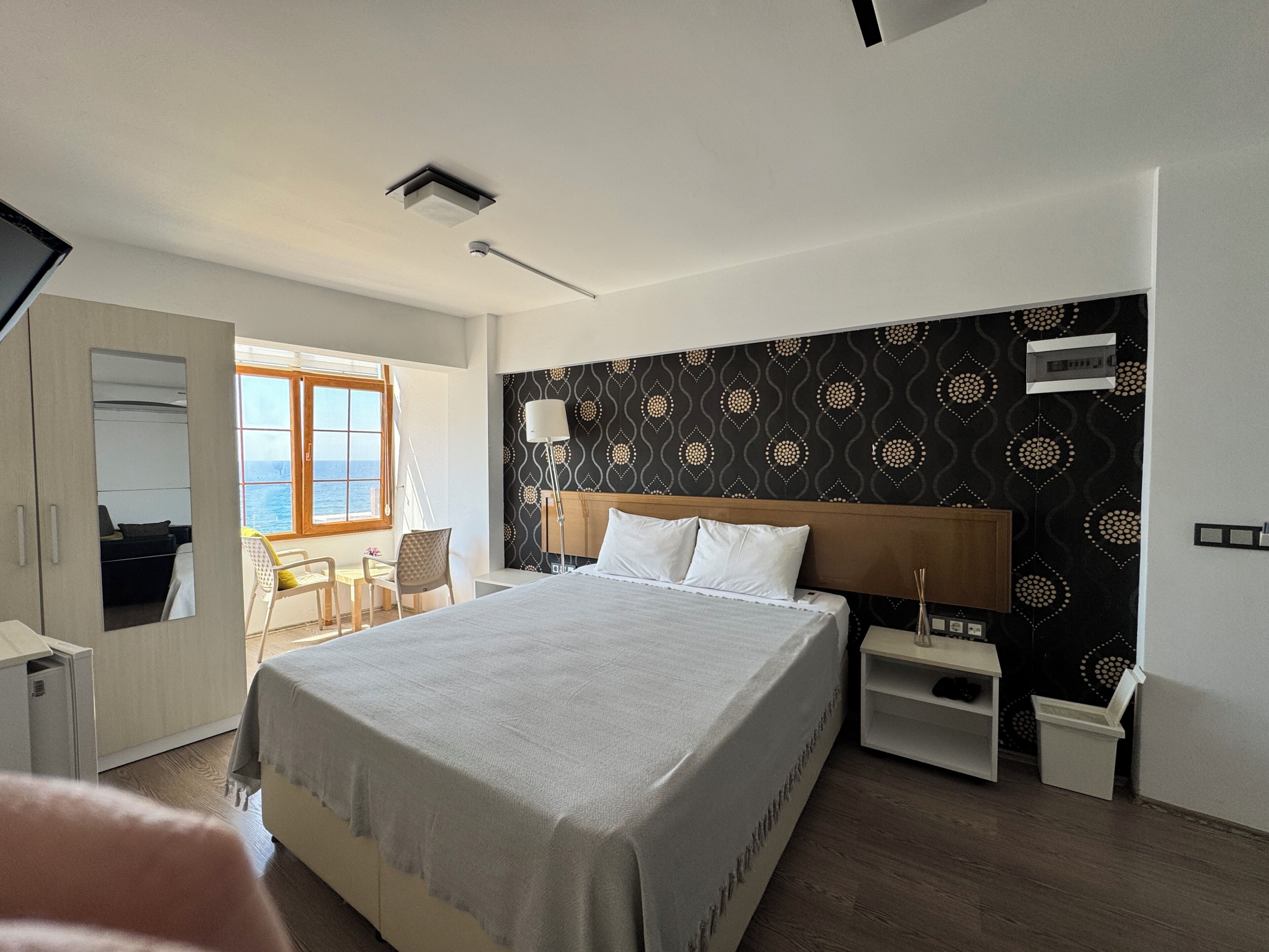 Deluxe Room, Sea View | Laptop workspace, free WiFi