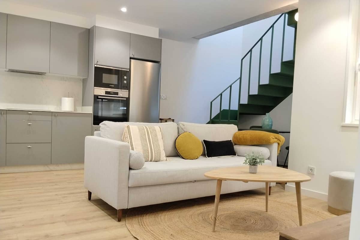 Appartement Duplex, 2 chambres | Bureau, fer et planche à repasser, lits bébé (gratuits), Wi-Fi gratuit