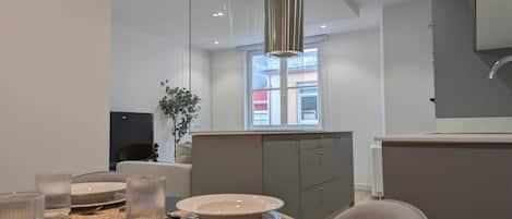 Superior-Apartment, 2 Schlafzimmer | Kostenloses WLAN