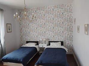 Room - Holiday Home “Les Glycines” with Private Terrace and Garden (Rouffignac-Saint-Cernin-de-Reilhac)