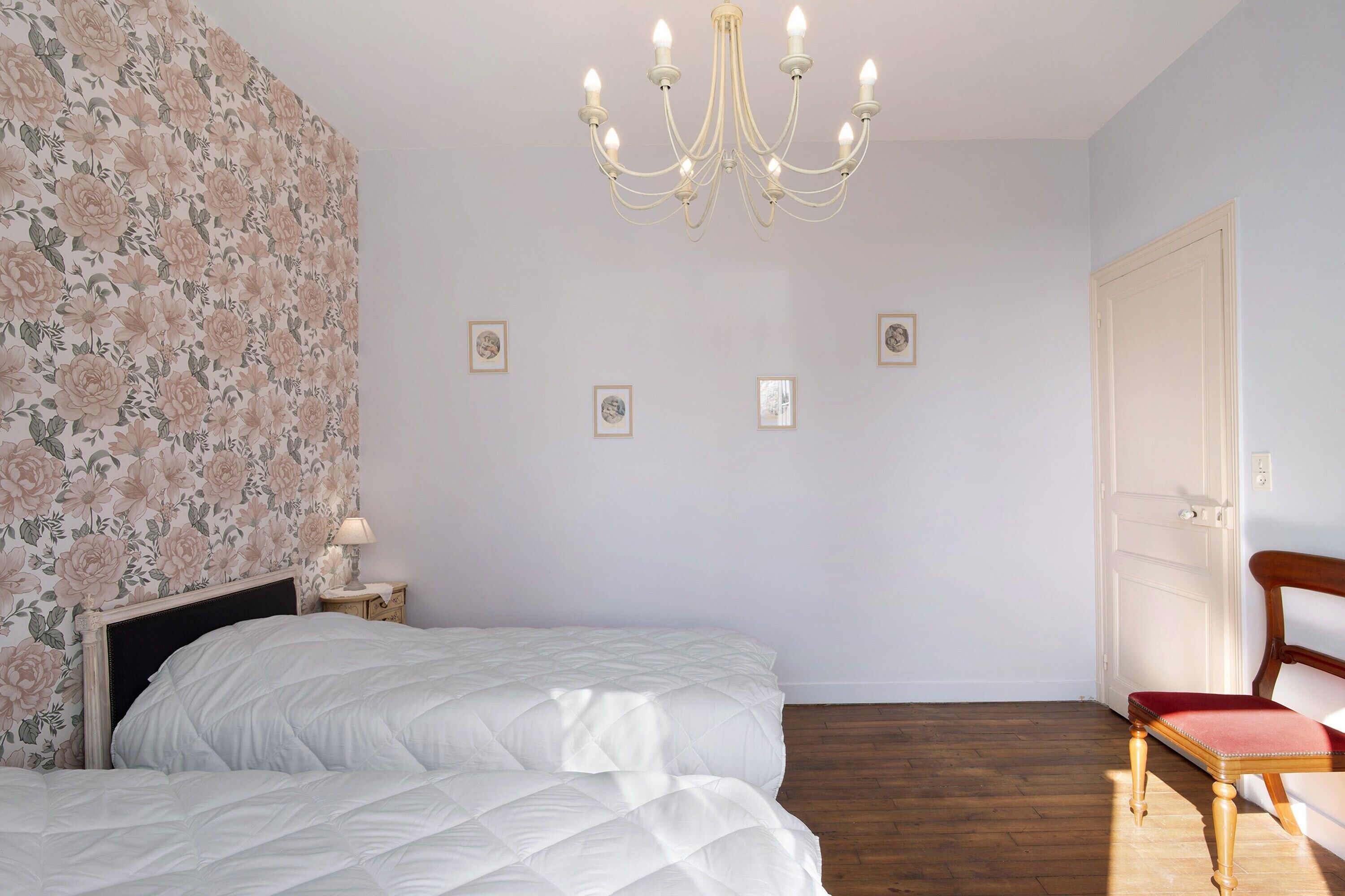 2 Schlafzimmer, Bügeleisen/Bügelbrett