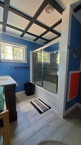 Very unique and cozy 1-bedroom apartment in the rear of home, located in Ayden .