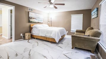 House, Patio | Iron/ironing board, free WiFi