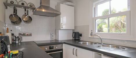 Cookware/dishes/utensils