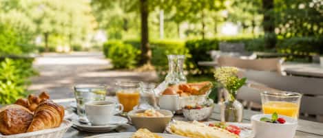 Daily continental breakfast for a fee