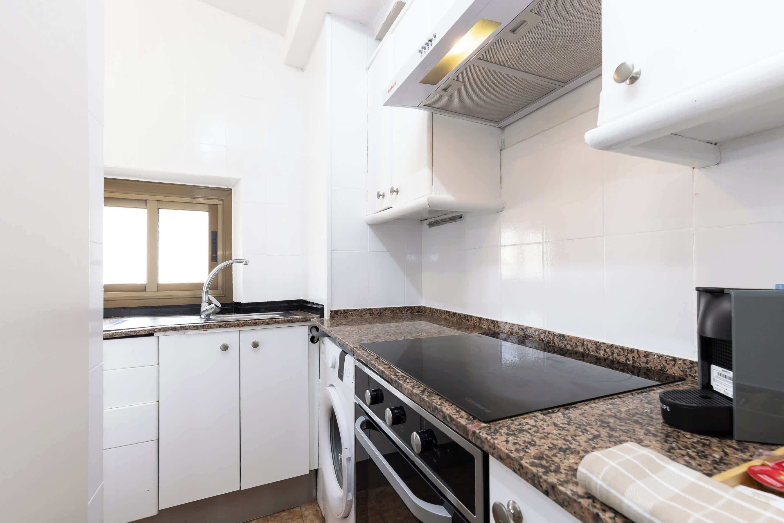 Geladeira, micro-ondas, fogão, cooktop