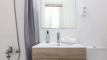 Doccia, asciugamani, shampoo
