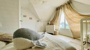 8 bedrooms, WiFi, bed sheets