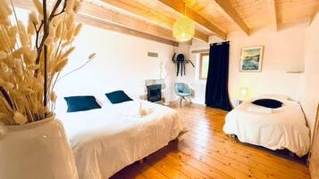 8 bedrooms, WiFi, bed sheets