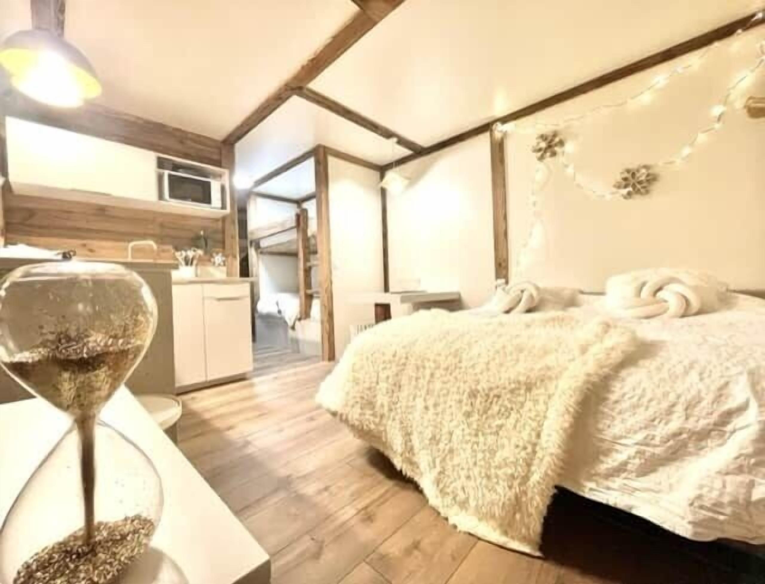 WiFi, bed sheets
