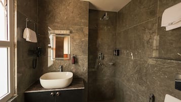 Deluxe Double Room, City View | Bathroom