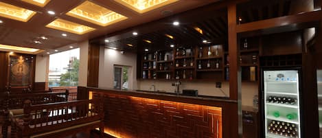 2 bares o lounges