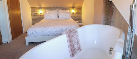 3 bedrooms, free WiFi, individually decorated, individually furnished