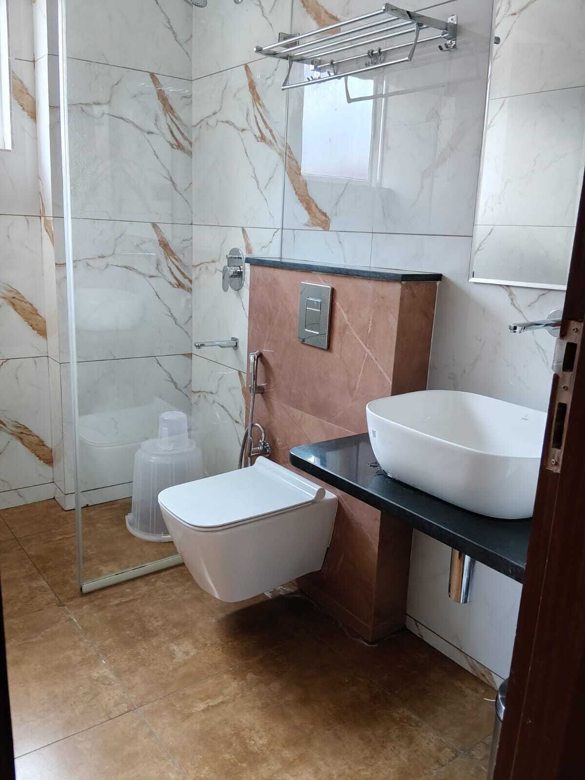 Ducha, toallas, jabón, shampoo