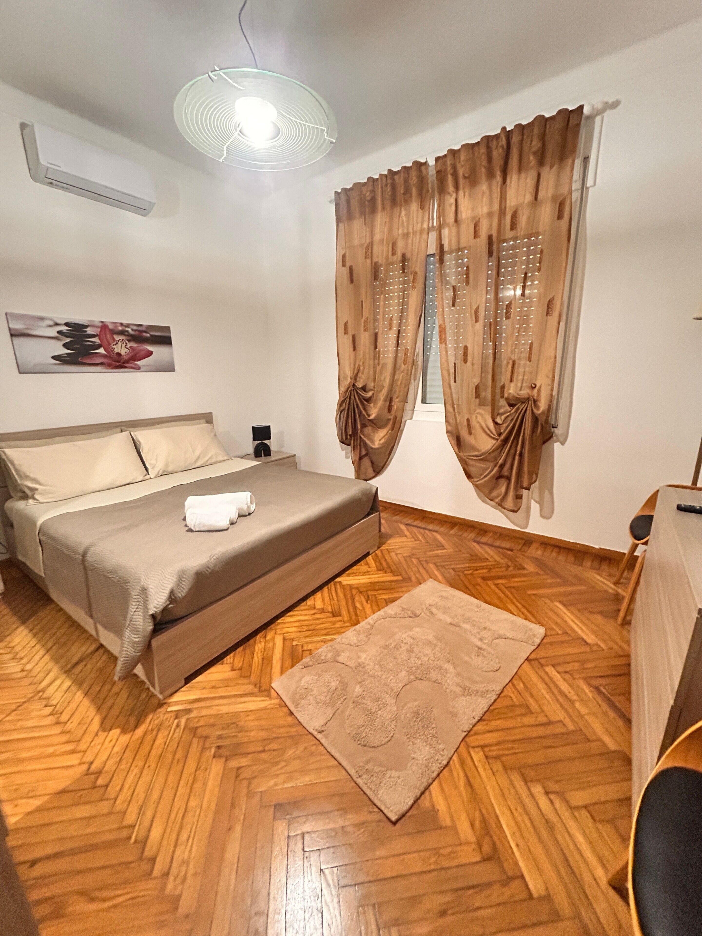 Iron/ironing board, WiFi, bed sheets