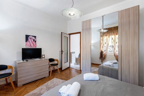 Ferienhaus 'La Rosa Blu Vacation Home' mit Balkon und WLAN