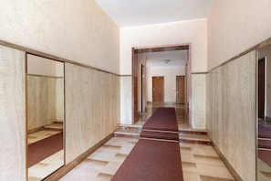 Interior - Holiday Home 'La Rosa Blu Vacation Home' with Balcony and Wi-Fi (Sanremo)