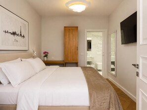 Hypo-allergenic bedding, in-room safe, soundproofing, iron/ironing board - Arva Suites Tirana (Tirana)