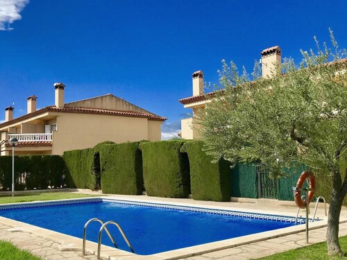 Beautiful family villa with garden - 6 guests