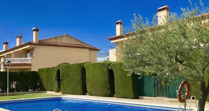 Beautiful family villa with garden - 6 guests