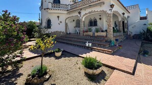 A two-story building with a courtyard, stone walls, and a tiled roof. - Villa with private pool and air conditioning - 8 guests (Miami Playa)