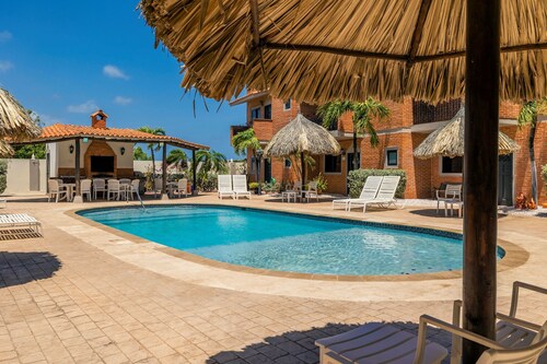 Coastal-Contemporary 3BR/3BA Townhome with a touch of island charm in Matadera