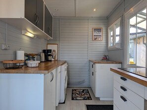 Kjøleskap, mikrobølgeovn og oppvaskmaskin
