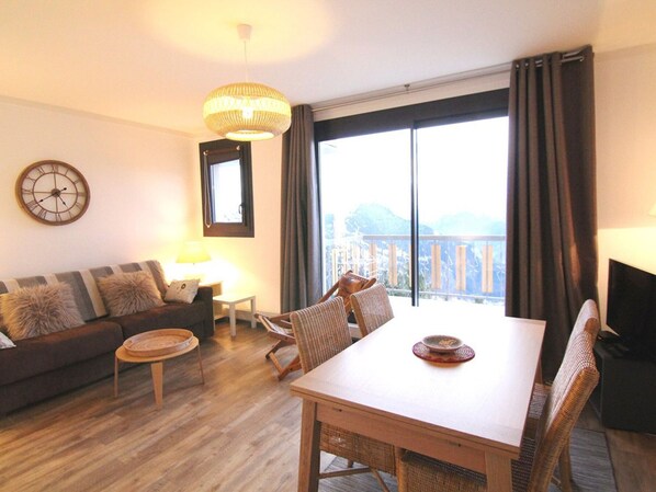 Living area - Apartment, pets allowed - 6 guests, mountain view (Huez)