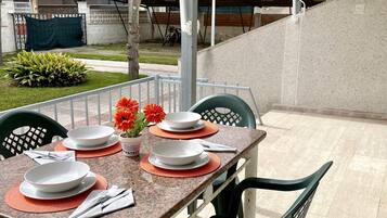 Outdoor dining
