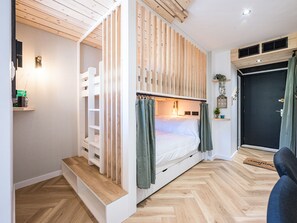 A compact room with a bunk bed, a small desk, a radiator, and a door with a curtain. - Studio with slope view - 5 guests (La Toussuire)
