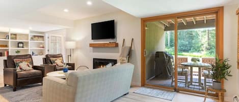 Televisie en een open haard