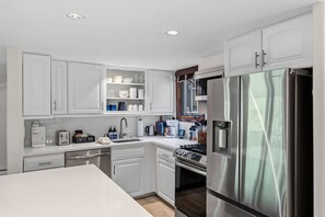 Coffee/tea maker, fridge, microwave, oven - Trailside Retreat Near Vail Village W/Pool (Vail)