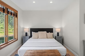 Desk, WiFi, bed sheets - Trailside Retreat Near Vail Village W/Pool (Vail)