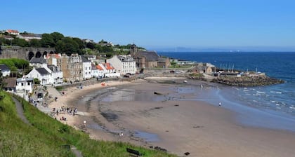 3 Bedroom Flat - Sleeps 6 - Free Parking