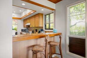 Coffee/tea maker, fridge, microwave, oven - New Listing - Kapalua Ridge Villa 1BD Ocean View (Lahaina)