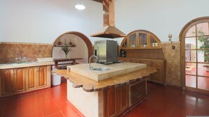 House - w Spacious 12br Stay w Pool BBQ in Pachacamac (Pachacámac)