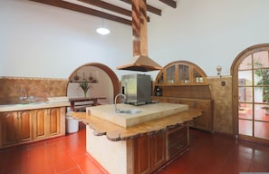House | 12 bedrooms, Internet - w Spacious 12br Stay w Pool BBQ in Pachacamac (Pachacámac)
