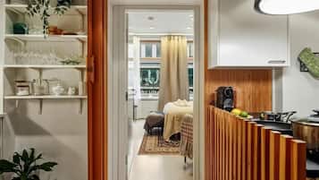 Apartment, 4 Bedrooms, Kitchen, City View | Interior