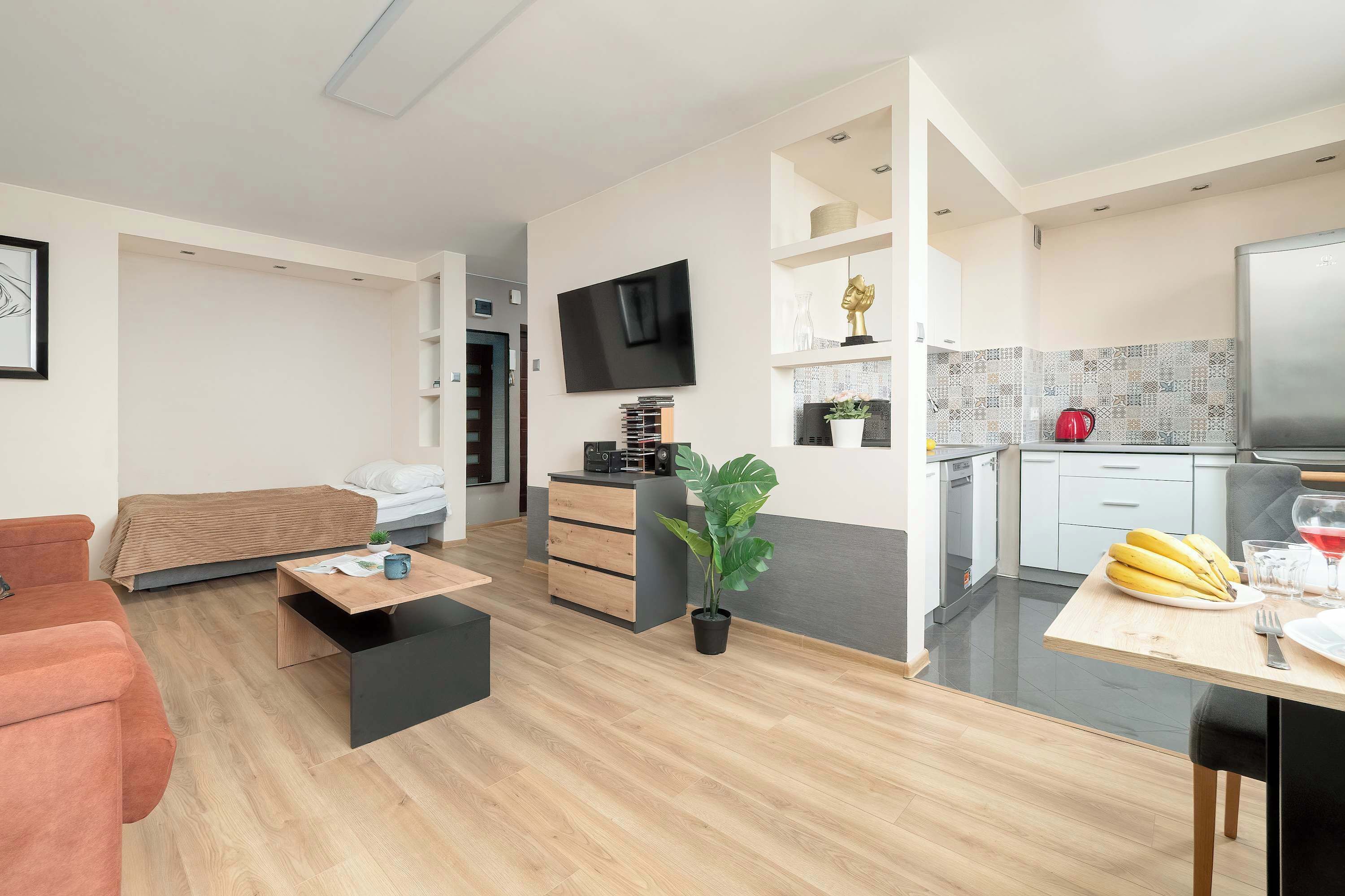 Iron/ironing board, travel cot, WiFi, bed sheets