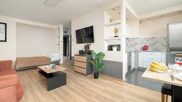 Iron/ironing board, travel cot, WiFi, bed sheets
