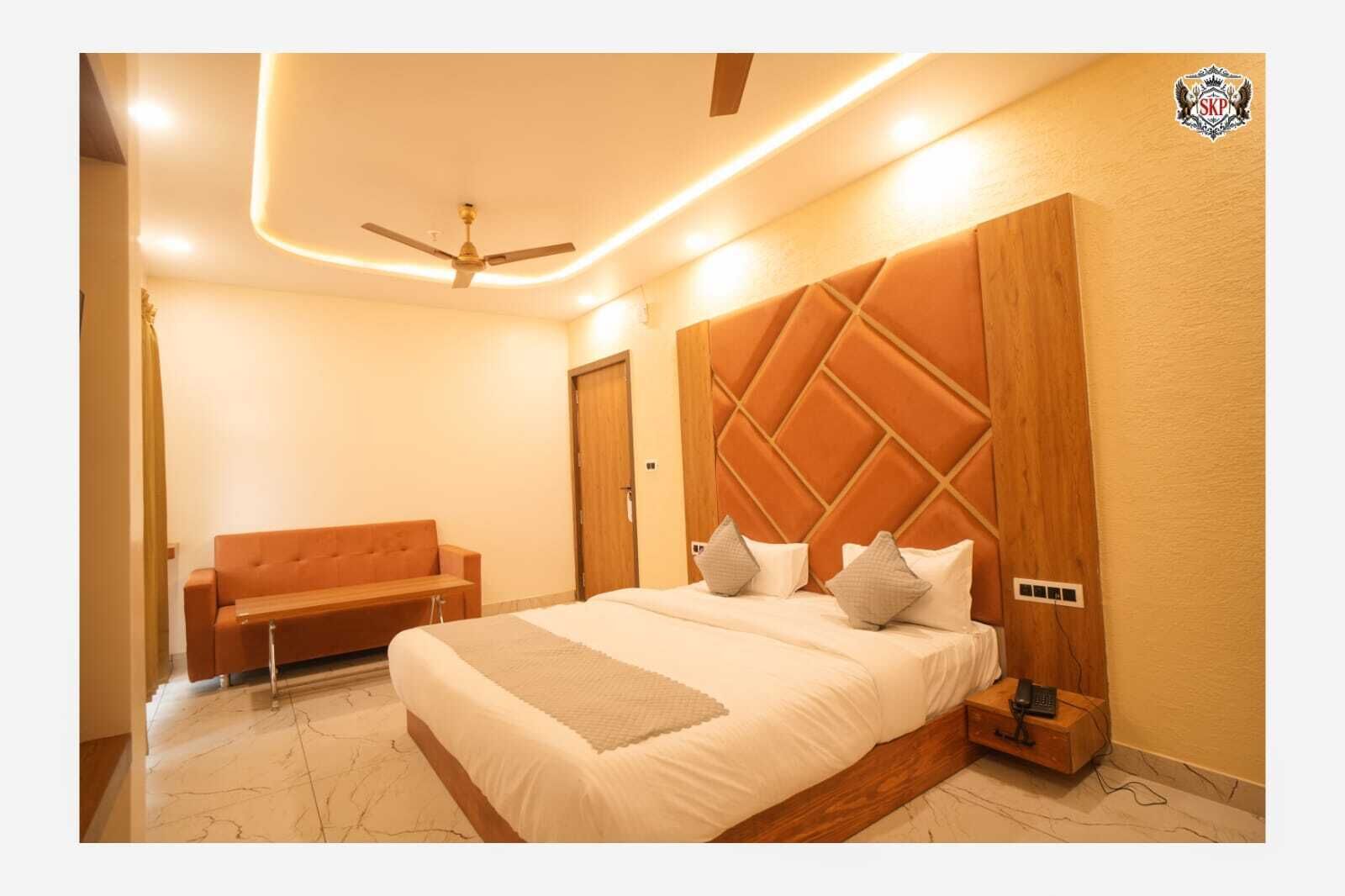Comfort Room | Desk, free WiFi