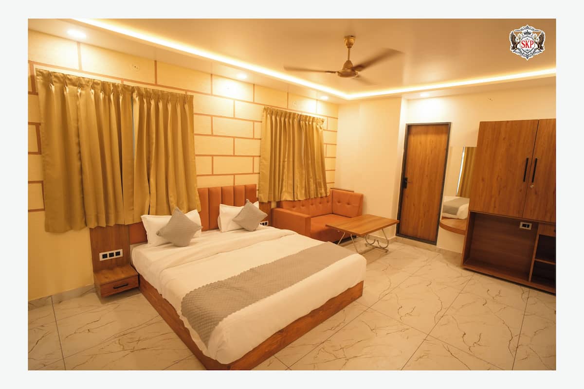 Luxury Double Room | Desk, free WiFi