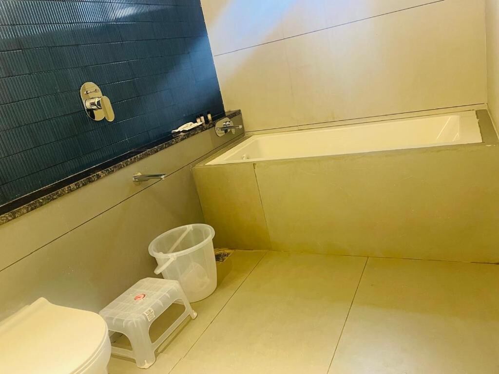 Premium Double Room, Balcony, City View | Bathroom