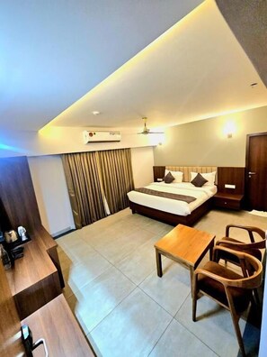 Premium Double Room, Balcony, City View | Free WiFi - Casa Sevara (VAGATOR)
