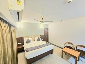 Deluxe Double Room, Balcony, City View | Free WiFi - Casa Sevara (VAGATOR)