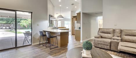 House (4 Bedrooms) | Interior