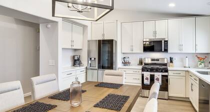 Poolside Chills, Hiking Thrills! Las Vegas Retreat