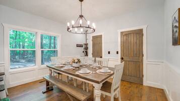 House (5 Bedrooms) | Interior